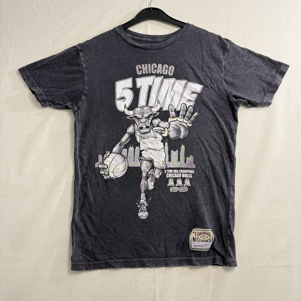Mitchell & Ness Chicago Bulls 5 Time T-Shirt Small Vintage Black Graphic